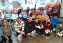 Cantando villancicos a los ancianos