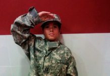 Uniformes militares en maquetas